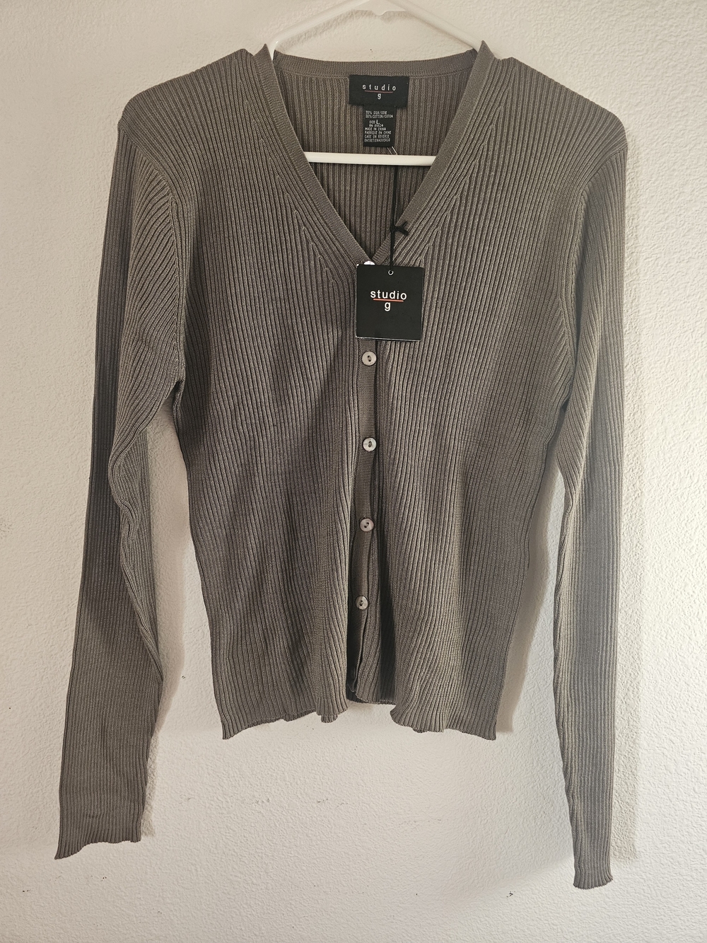 Studio G Slim Ribbed V-Neck Cardigan in Olive Brown